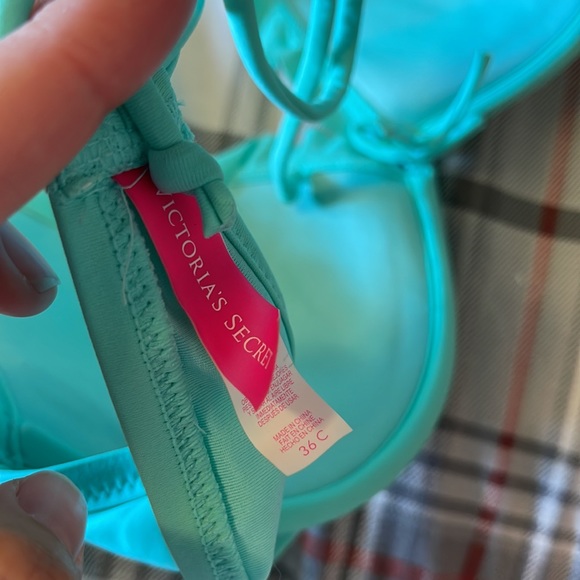 Victoria Secret Halter Bikini Top, 36 C - Picture 3 of 3